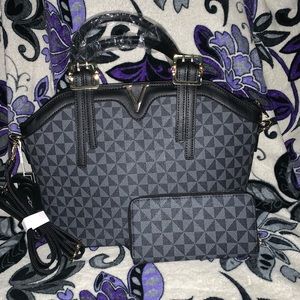 Black Manalua “V” 2 Piece Set